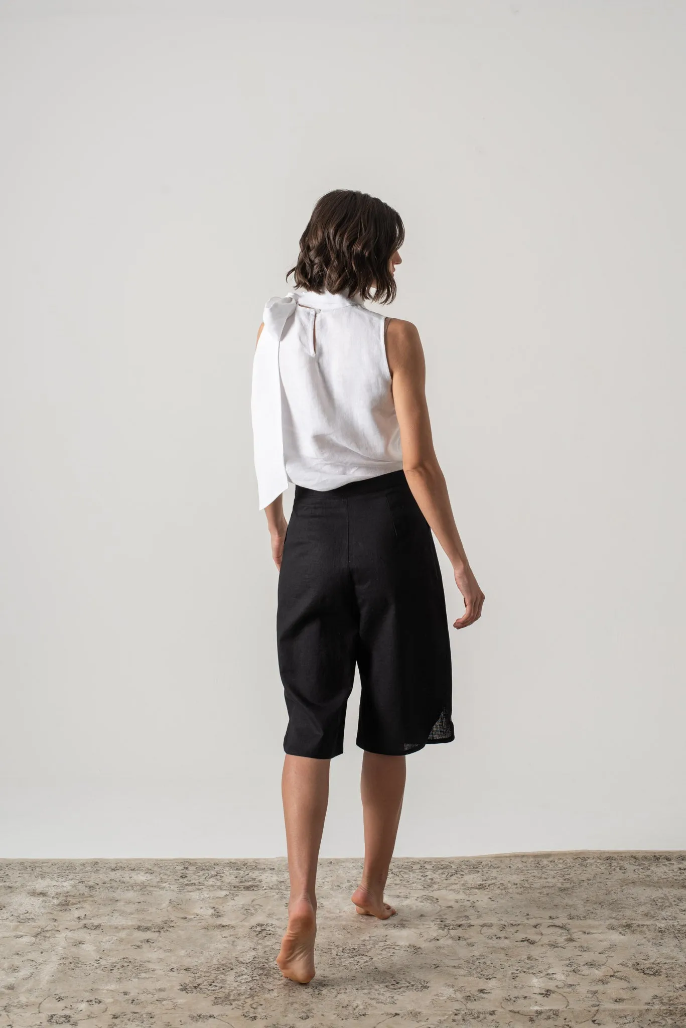 Jager Bermuda Linen Shorts Black