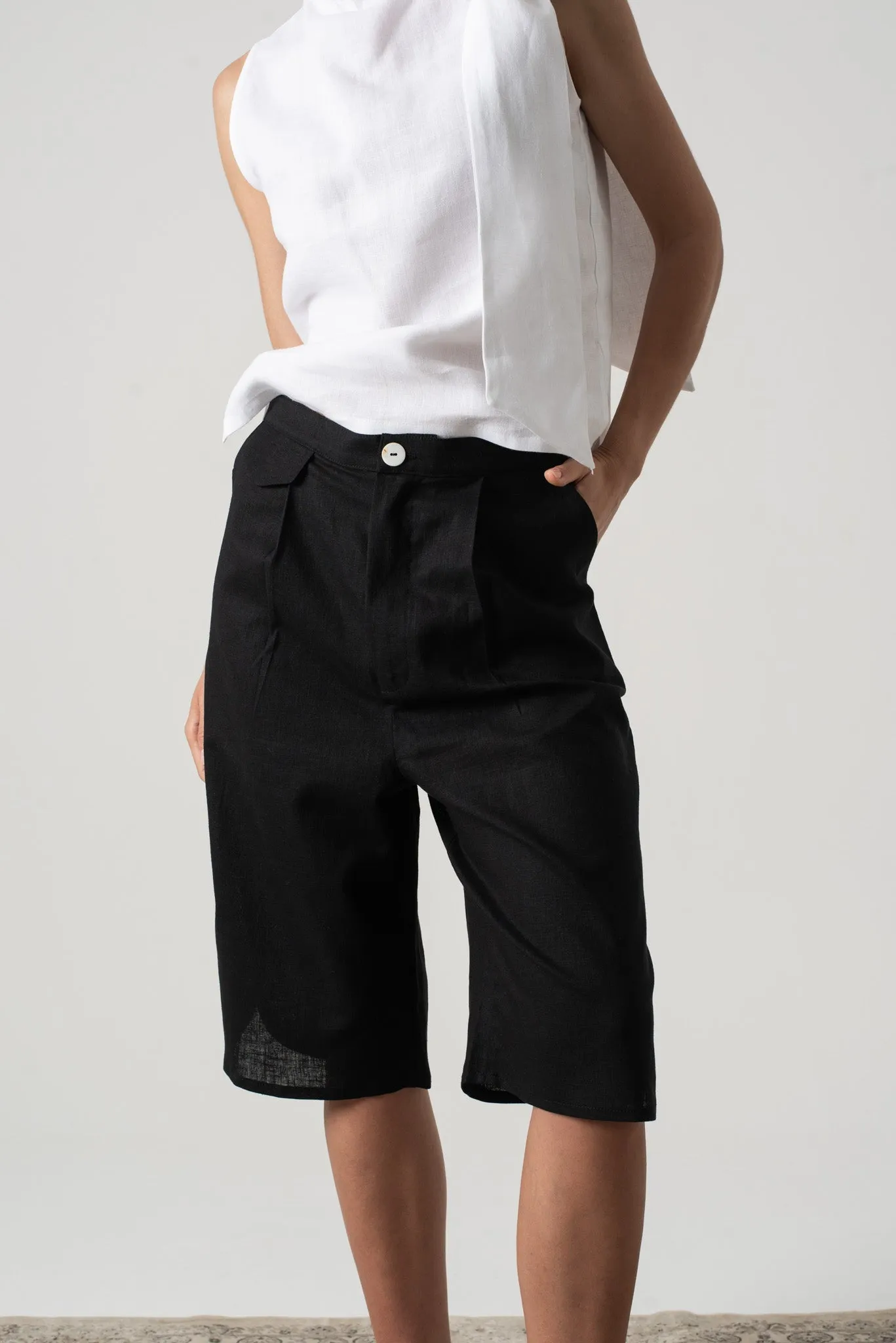 Jager Bermuda Linen Shorts Black